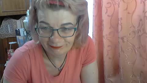 Snapshot of olivia_mia25 chatting on June 29, 8:31 am Olivia Mia online show from June 29, 8:31 am