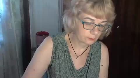 Snapshot of olivia_mia25 chatting on July 4, 12:55 pm Olivia Mia online show from July 4, 12:55 pm