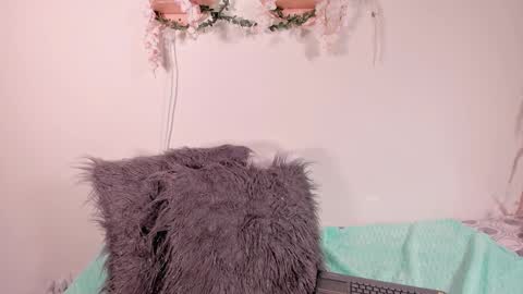 Olivia  happyness  online show from December 6, 9:02 pm