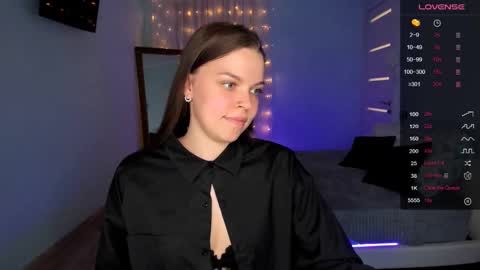 Snapshot of olivia_munn chatting on February 16, 9:37 am Olivia online show from February 16, 9:37 am