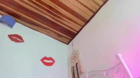 Snapshot of olivia_pretty_ chatting on February 12, 1:30 am olivia_pretty_ online show from February 12, 1:30 am