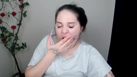 Snapshot of olivia_red_ chatting on May 25, 8:37 pm Olivia online show from May 25, 8:37 pm