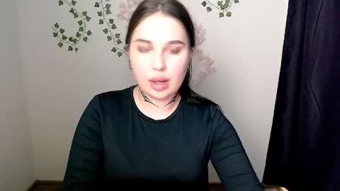 Snapshot of olivia_red_ chatting on June 4, 7:42 pm Olivia online show from June 4, 7:42 pm