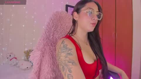olivia_s19 online show from April 13, 1:00 am