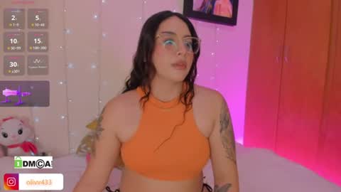 Snapshot of olivia_s19 chatting on June 25, 2:44 am olivia_s19 online show from June 25, 2:44 am