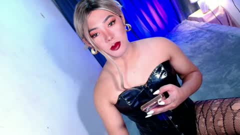 Snapshot of olivia_the_temptress27 chatting on July 2, 3:23 am Miss OLIVIA online show from July 2, 3:23 am