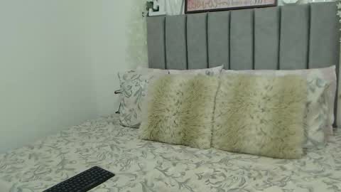 Snapshot of olivia_valentti chatting on June 3, 2:36 am Olivia online show from June 3, 2:36 am