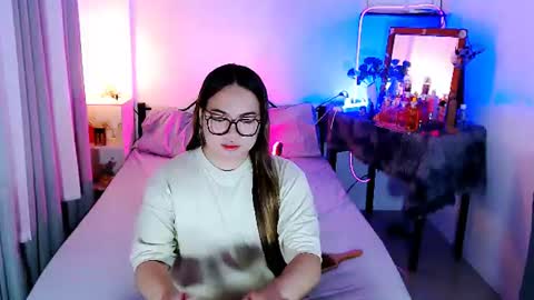 Snapshot of olivia_xxo chatting on June 30, 6:14 am olivia_xxo online show from June 30, 6:14 am