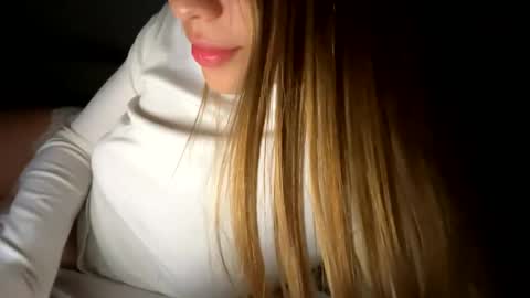 Snapshot of oliviacameron chatting on June 11, 1:16 am OLIV online show from June 11, 1:16 am