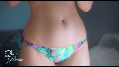 Snapshot of oliviadellvine chatting on June 2, 1:51 am Olivia online show from June 2, 1:51 am