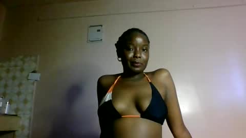 oliviah_1 online show from October 13, 10:26 am