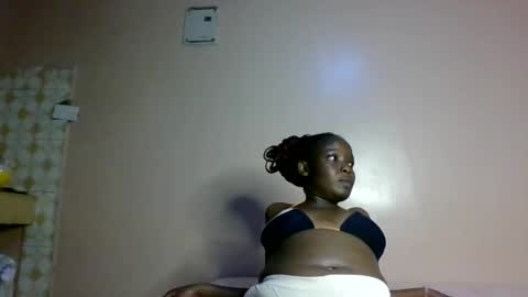 oliviah_1 online show from October 13, 10:32 pm