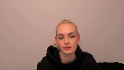 oliviaBeauty online show from February 11, 8:03 pm