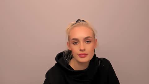 oliviaBeauty online show from February 12, 2:45 pm