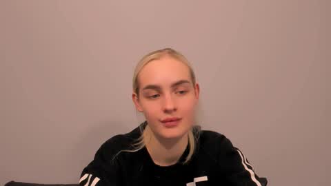 oliviaBeauty online show from February 17, 4:57 pm