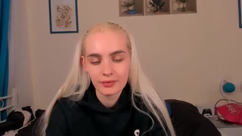oliviaBeauty online show from April 20, 6:53 pm