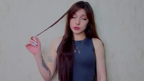 Snapshot of oliviahoresnev chatting on June 5, 5:29 pm Olivia online show from June 5, 5:29 pm