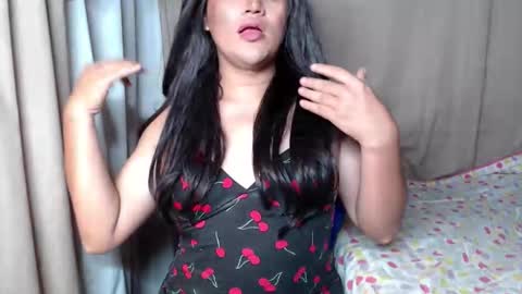 Snapshot of oliviahot22 chatting on February 15, 7:51 am oliviahot22 online show from February 15, 7:51 am