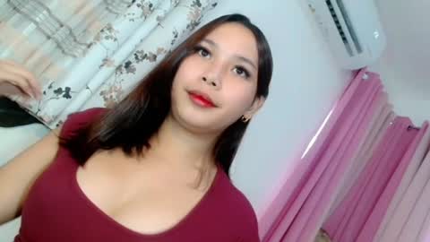 Snapshot of oliviahutton chatting on June 19, 5:56 am oliviahutton online show from June 19, 5:56 am