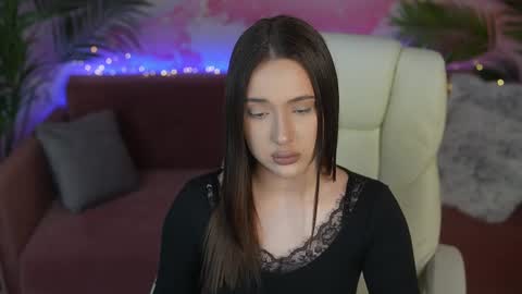 Snapshot of oliviamoore_ chatting on May 4, 6:59 pm Olivia online show from May 4, 6:59 pm