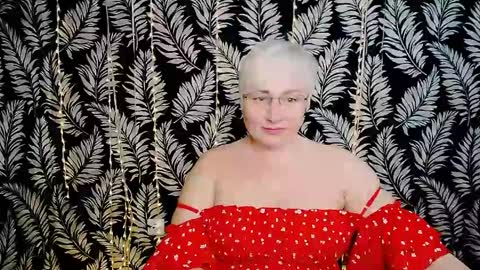 Snapshot of oliviaoskar_ chatting on April 24, 10:18 am Kelly online show from April 24, 10:18 am