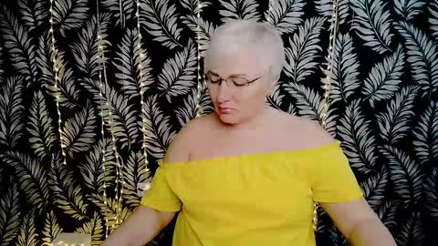 Snapshot of oliviaoskar_ chatting on April 25, 10:18 am Kelly online show from April 25, 10:18 am