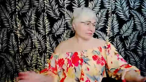 Snapshot of oliviaoskar_ chatting on April 26, 10:24 am Kelly online show from April 26, 10:24 am