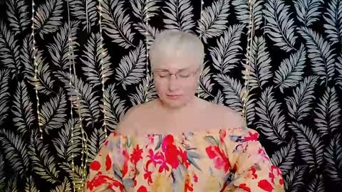 Snapshot of oliviaoskar_ chatting on April 30, 10:43 am Kelly online show from April 30, 10:43 am