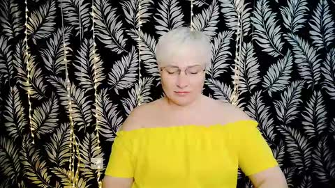 Snapshot of oliviaoskar_ chatting on May 2, 10:31 am Kelly online show from May 2, 10:31 am