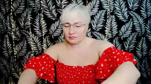 Snapshot of oliviaoskar_ chatting on May 3, 10:32 am Kelly online show from May 3, 10:32 am