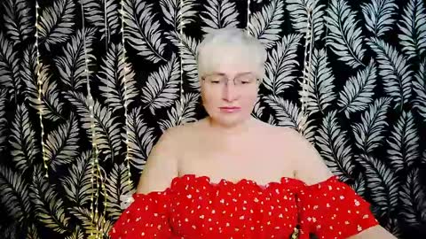 Snapshot of oliviaoskar_ chatting on May 4, 10:22 am Kelly online show from May 4, 10:22 am