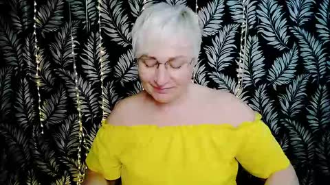 Snapshot of oliviaoskar_ chatting on May 11, 2:45 pm Kelly online show from May 11, 2:45 pm