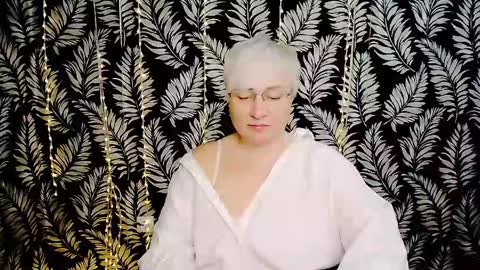 Snapshot of oliviaoskar_ chatting on May 15, 10:22 am Kelly online show from May 15, 10:22 am
