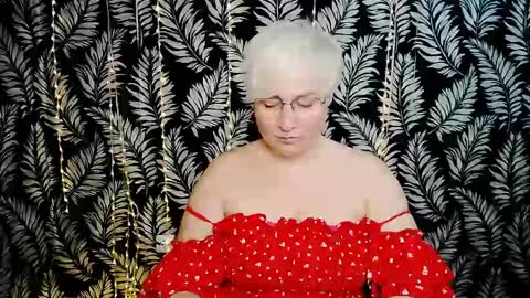 Snapshot of oliviaoskar_ chatting on June 1, 10:28 am Kelly online show from June 1, 10:28 am