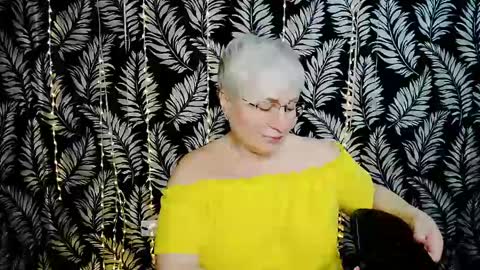 Snapshot of oliviaoskar_ chatting on June 5, 9:59 am Kelly online show from June 5, 9:59 am