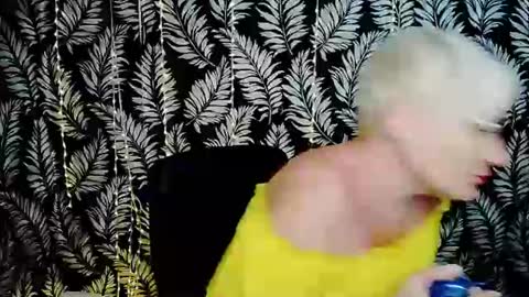 Snapshot of oliviaoskar_ chatting on June 11, 10:02 am Kelly online show from June 11, 10:02 am
