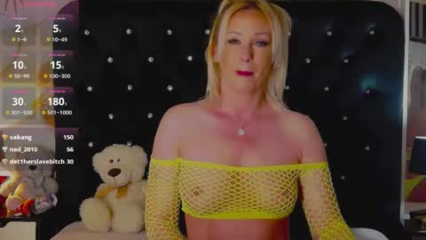 Snapshot of oliviashaw22 chatting on May 19, 1:56 am Olivia online show from May 19, 1:56 am