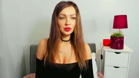Snapshot of oliviawomen chatting on December 4, 4:05 pm OliviaWomen online show from December 4, 4:05 pm