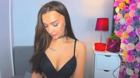 Snapshot of oliviawomen chatting on October 22, 6:35 am OliviaWomen online show from October 22, 6:35 am