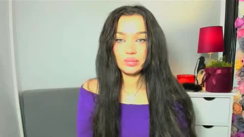 OliviaWomen online show from February 17, 8:22 am