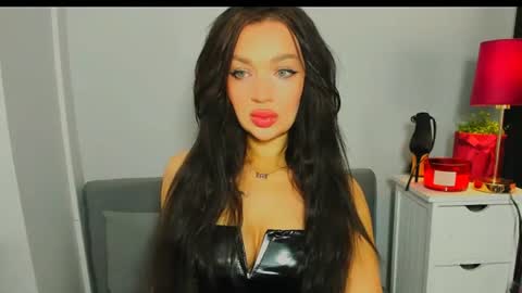 OliviaWomen online show from March 3, 7:14 am