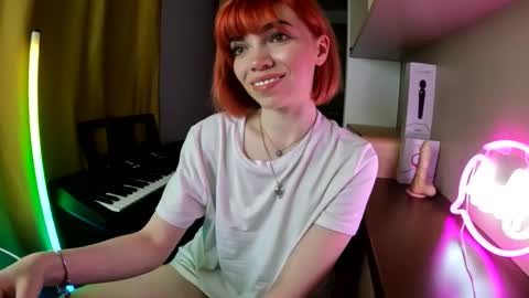 Snapshot of olivka_flower chatting on April 29, 8:37 pm Angelina Lina online show from April 29, 8:37 pm