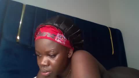 ollleina online show from April 5, 7:00 pm