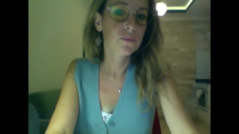 Snapshot of olyra11 chatting on October 23, 8:40 pm olyra11 online show from October 23, 8:40 pm