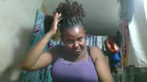 Snapshot of olyvienne90 chatting on January 6, 8:40 am olyvienne90 online show from January 6, 8:40 am