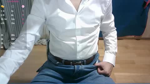 Snapshot of omar87ram chatting on October 31, 10:44 pm Omar online show from October 31, 10:44 pm