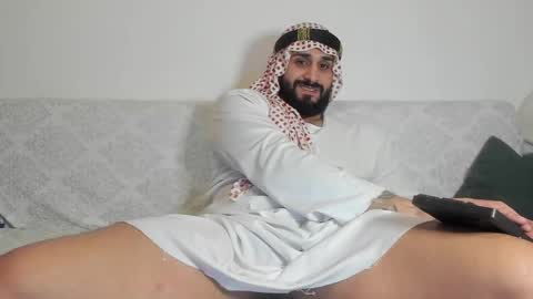 Snapshot of omar_xoxo chatting on January 3, 10:40 pm Omar online show from January 3, 10:40 pm