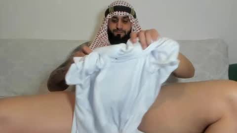 Snapshot of omar_xoxo chatting on May 10, 8:25 pm Omar online show from May 10, 8:25 pm