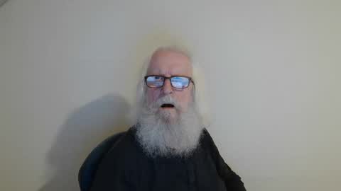 Somewhere over the rainbow online show from April 28, 8:25 pm