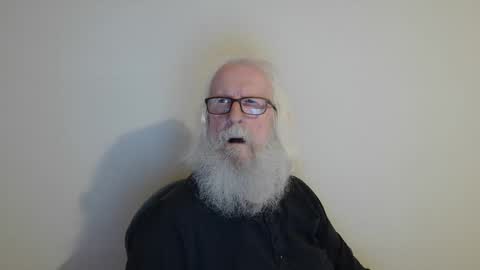 Snapshot of onanister chatting on April 30, 8:57 pm Somewhere over the rainbow online show from April 30, 8:57 pm